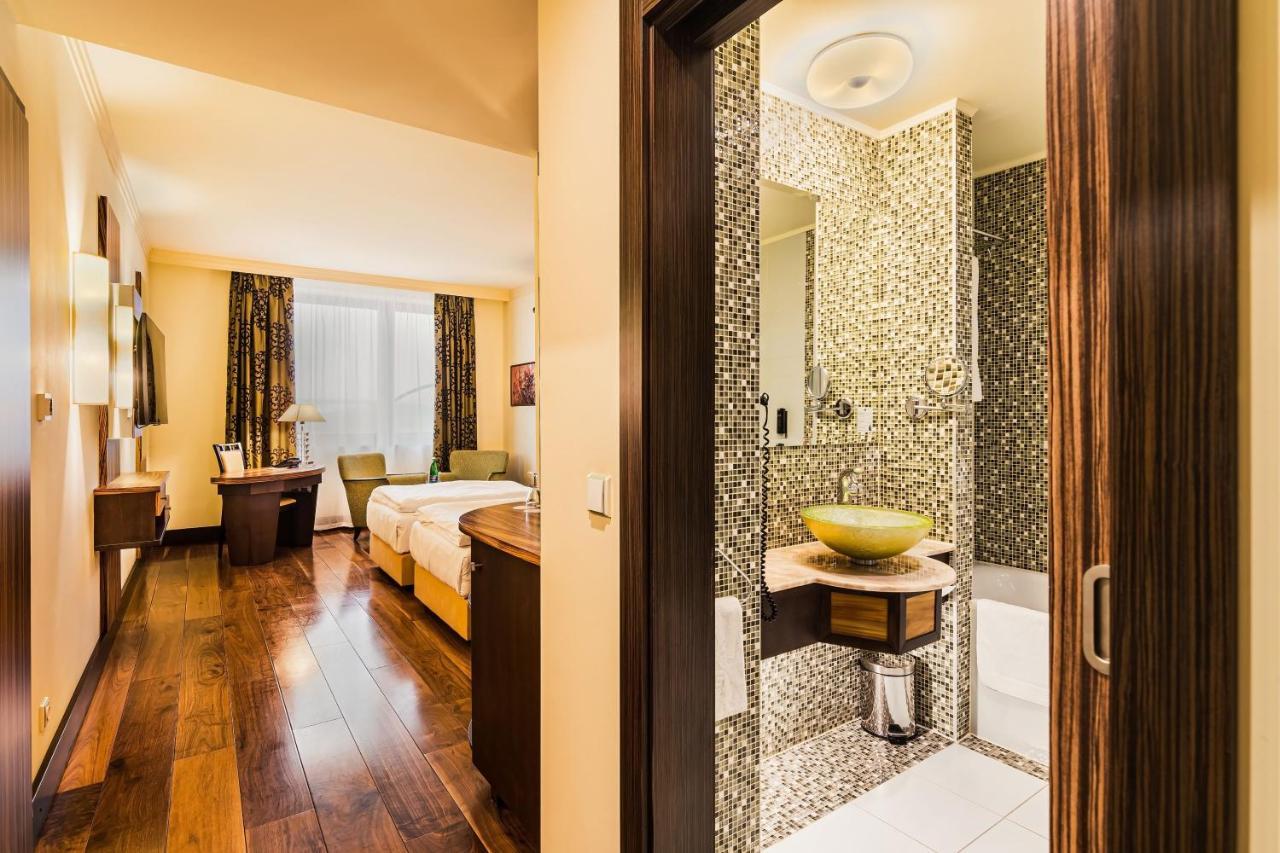 Hotel Savannah Chvalovice  Bagian luar foto
